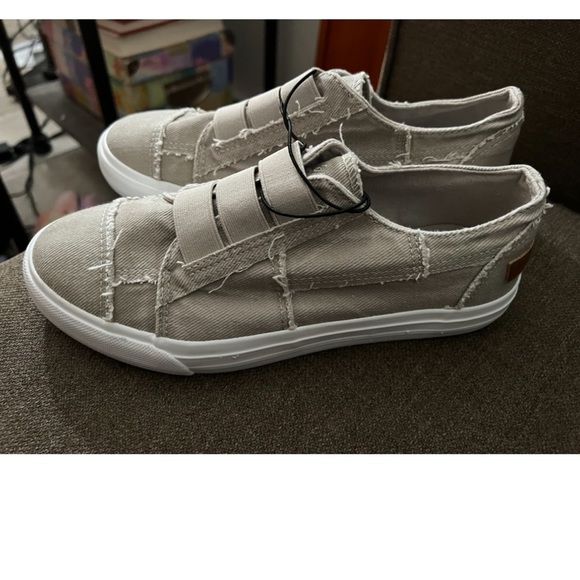 Shoes - Slide on casual tennis shoe